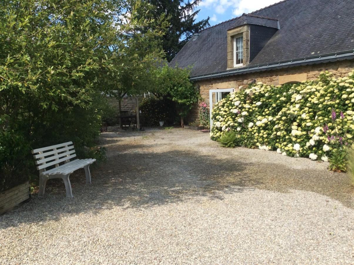 Le Gite De L'Araucaria Ploerdut Exterior photo